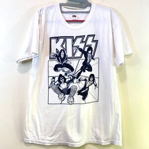 Older  White kiss Band Tee 100% Cotton Ringspun Premium Large